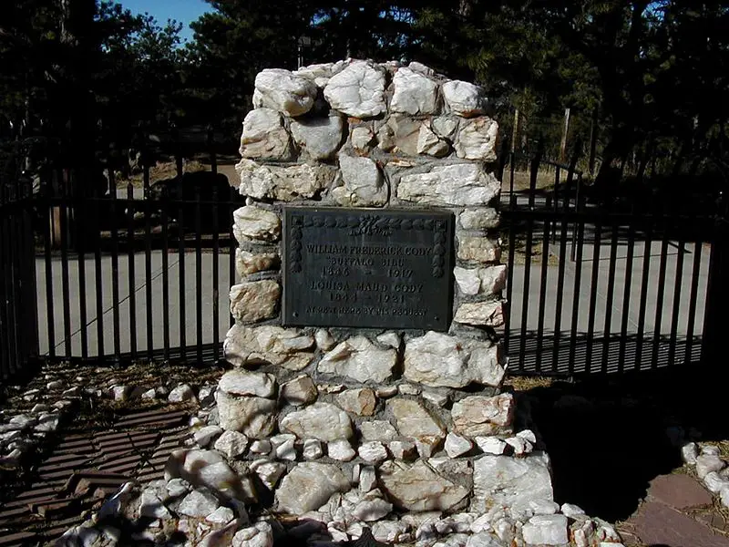 File:Buffalobillgrave.jpg