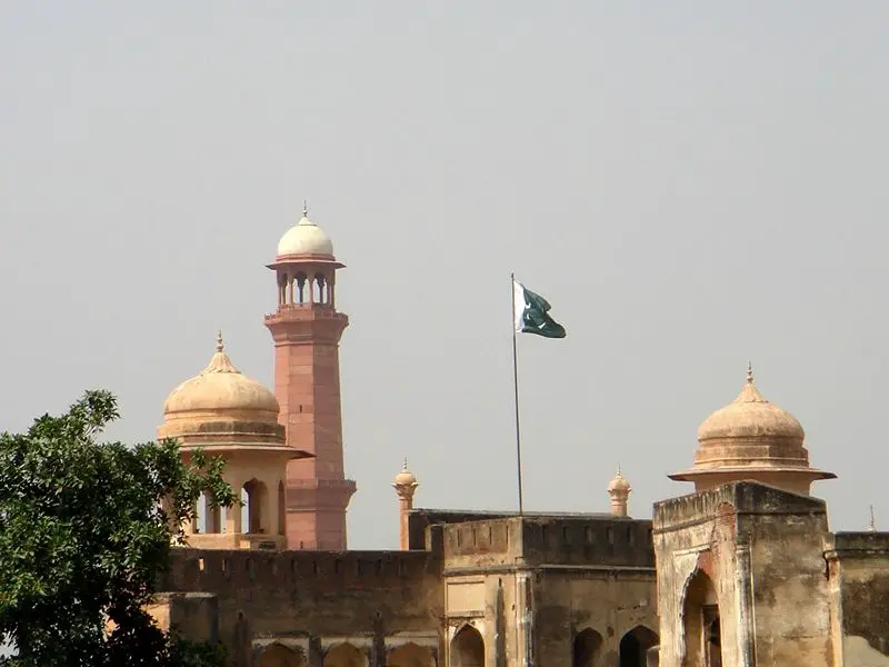 File:Gateway Ramparts.jpg