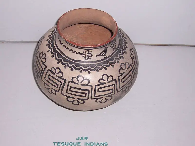 File:TesuqueJar1.jpg
