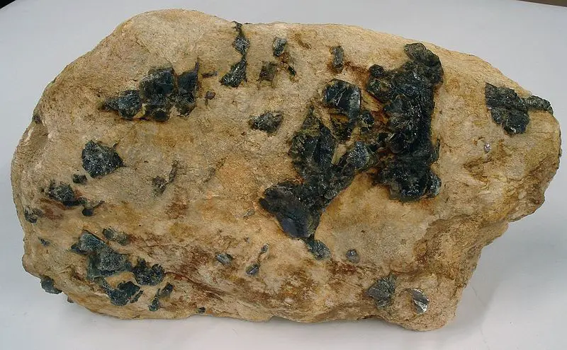 File:Alkaline pegmatite.jpg