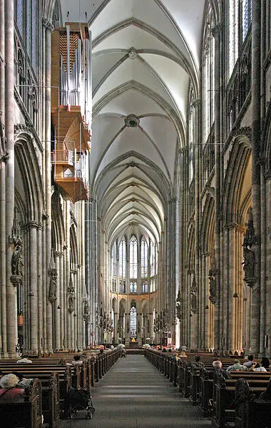 File:Koelner Dom Innenraum.jpg