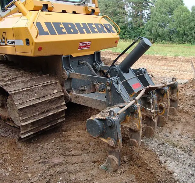 File:Liebherr 724 Planierraupe 4.jpg
