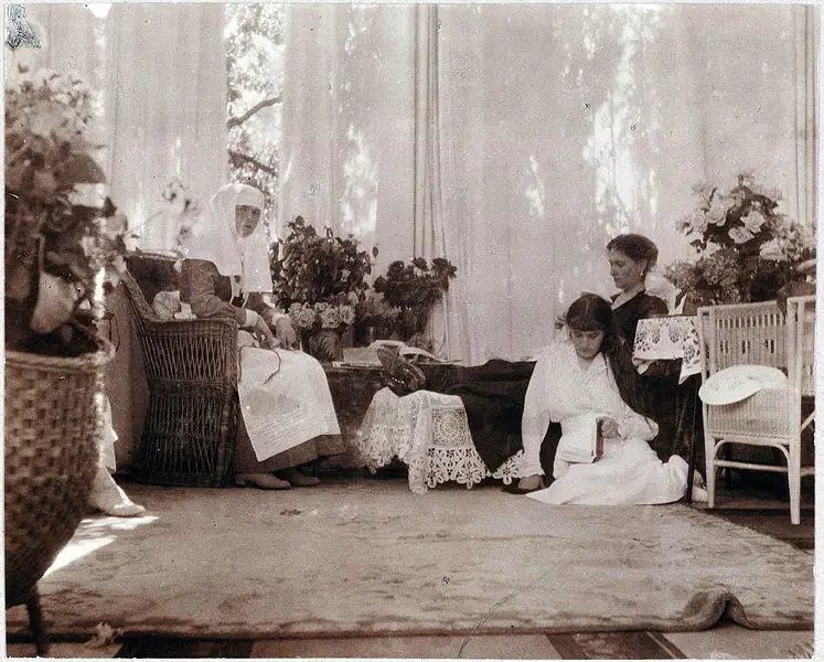 File:OlgaAlexandraAnastasia1916.jpg
