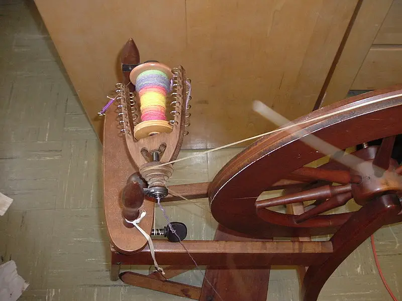 File:Spinningwheel.JPG