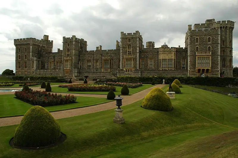 File:WindsorCastleEastSide.jpg