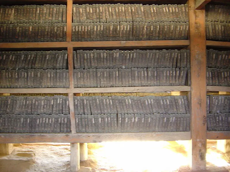 File:Tripitaka storage2.jpg
