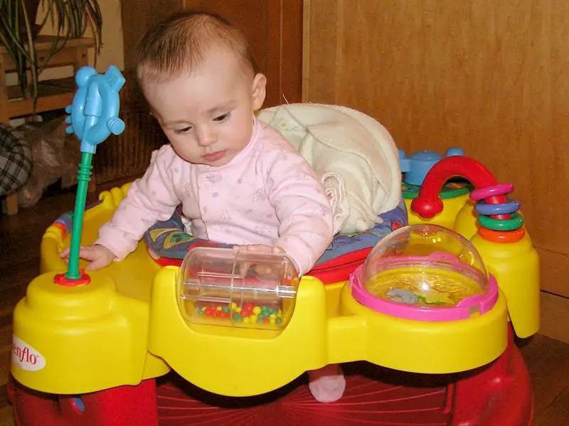 File:Baby playsaucer.jpg