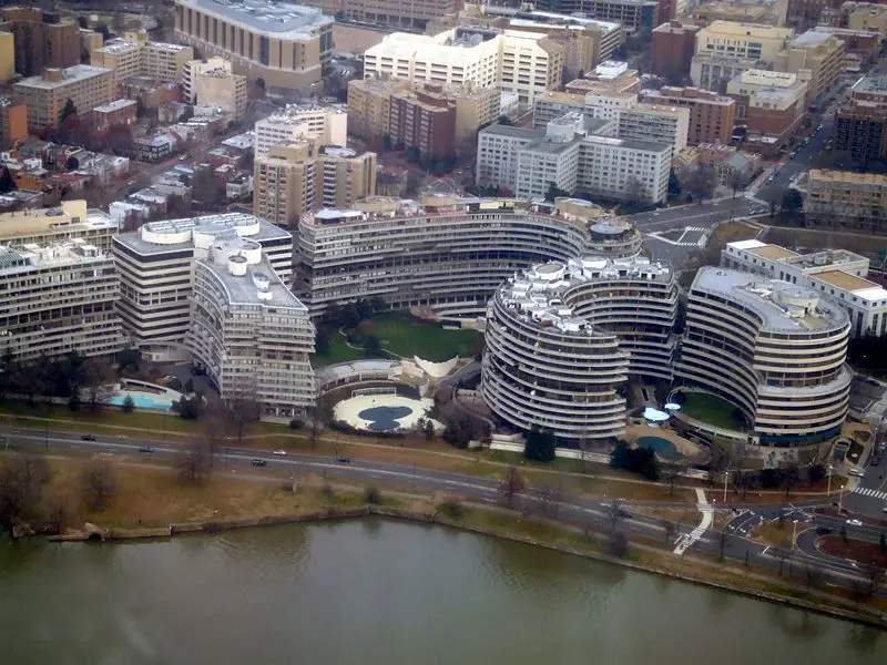 File:WatergateFromAir.JPG