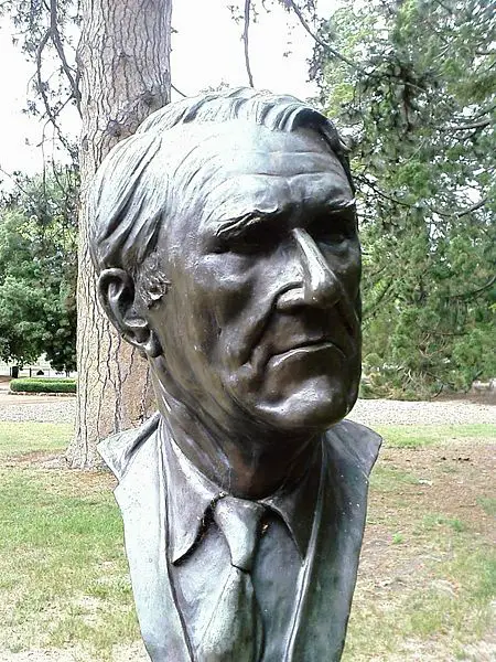 File:Malcolm Fraser bust.jpg