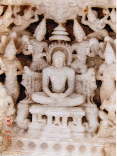 File:Panchakuta Basadi roofcarving 7.jpg