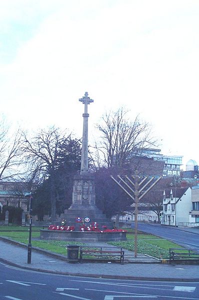 File:CrossMenorahOxford 20051225KaihsuTai.jpg