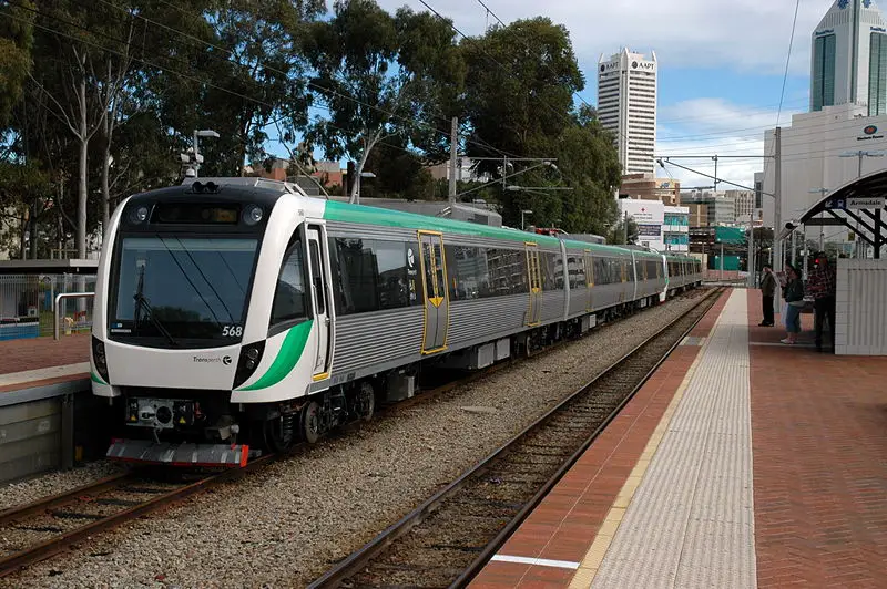 File:Transperth-466-468-McIver-150705.jpg