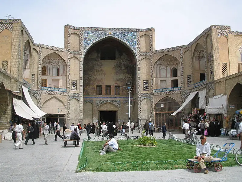 File:Esfahan bazaar entrance.jpg