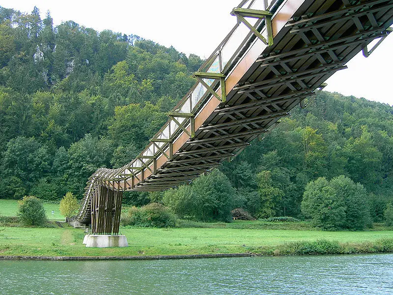 File:Holzbrücke bei Essing 1.jpg