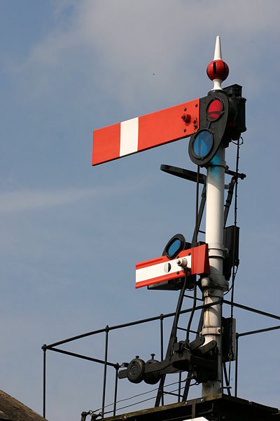 File:Rail-semaphore-signal-Dave-F.jpg