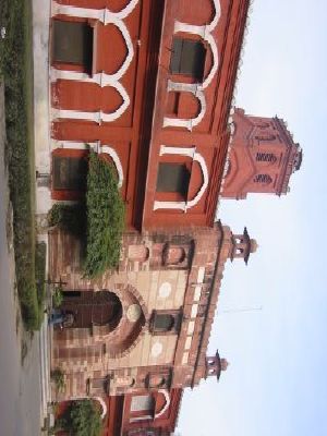 File:Victoria gate.jpg
