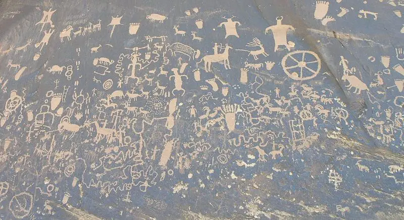File:Closeup of Newspaper Rock.jpeg