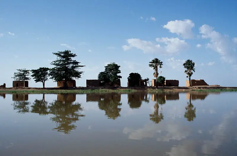 File:Niger River Center Island.jpg