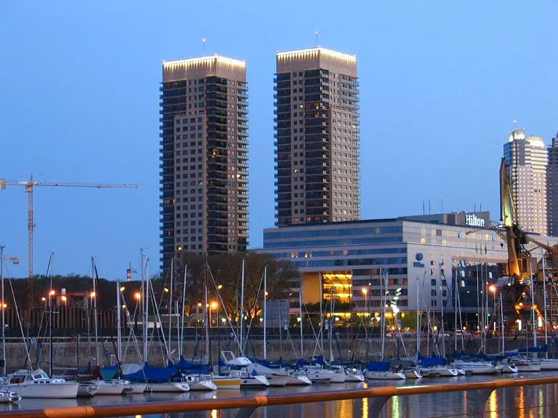 File:Buenos Aires-Puerto Madero-Hilton-River View.jpg