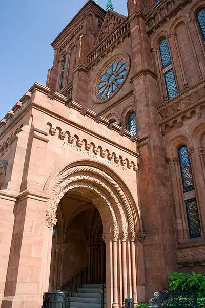 File:Smithsonian Castle Doorway.jpg