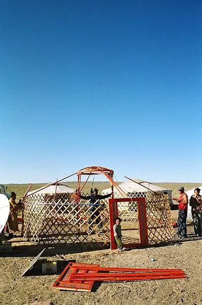 File:Yurt-construction-1.JPG