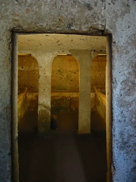 File:Bandidaccia Burial-Chamber.jpg