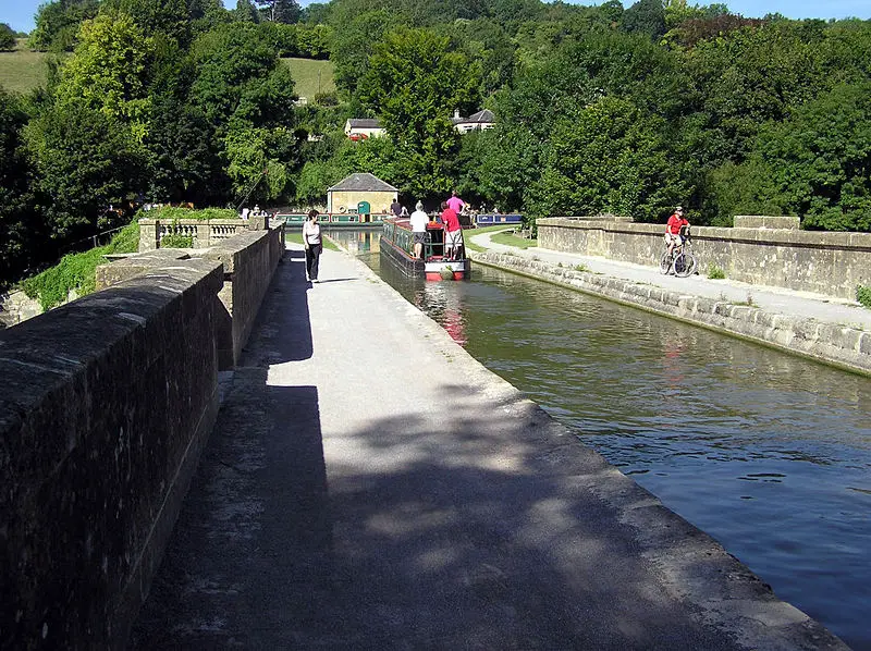 File:Dundas.aqueduct.300805.arp.jpg