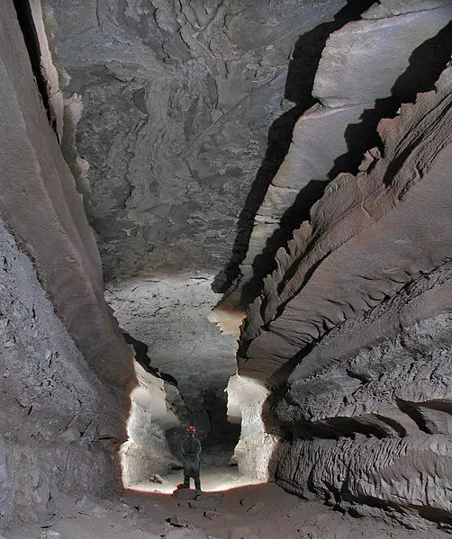 File:Mammoth cave canyon.jpg