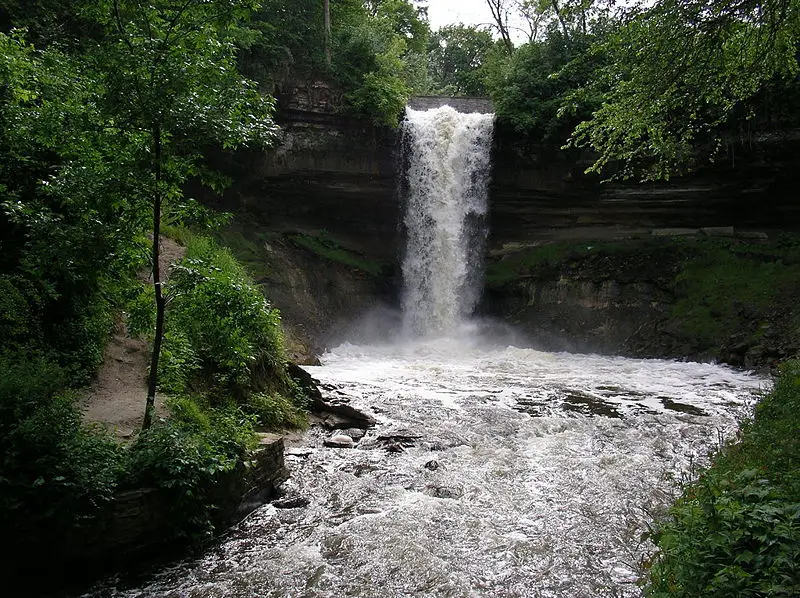 File:Minnehaha Falls-20050614.jpg