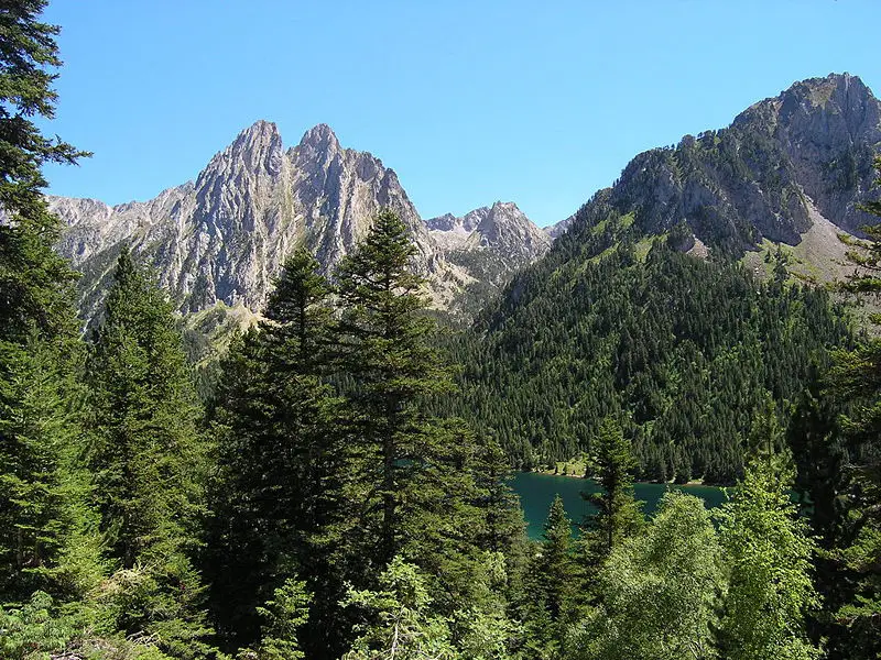 File:San Mauricio lake.jpg