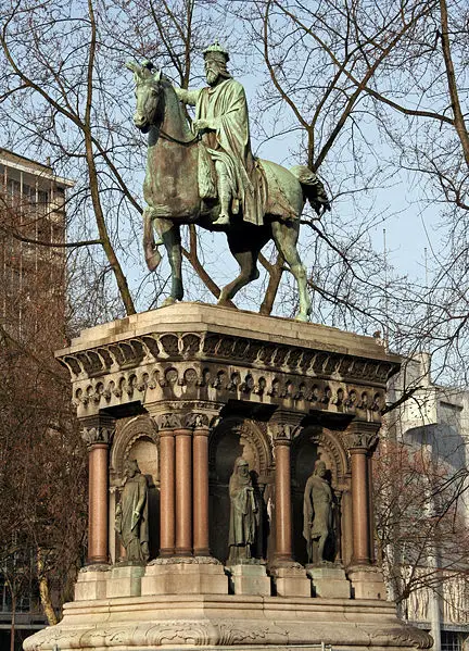 File:Charlemagne-liege-2.jpg
