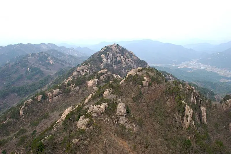 File:Gwaneum Peak at Songnisan.jpg
