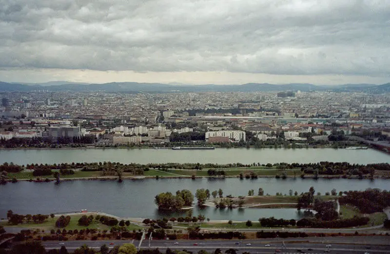 File:Vena 06.jpg
