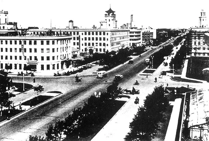 File:Manchukuo Hsinking avenue.jpg