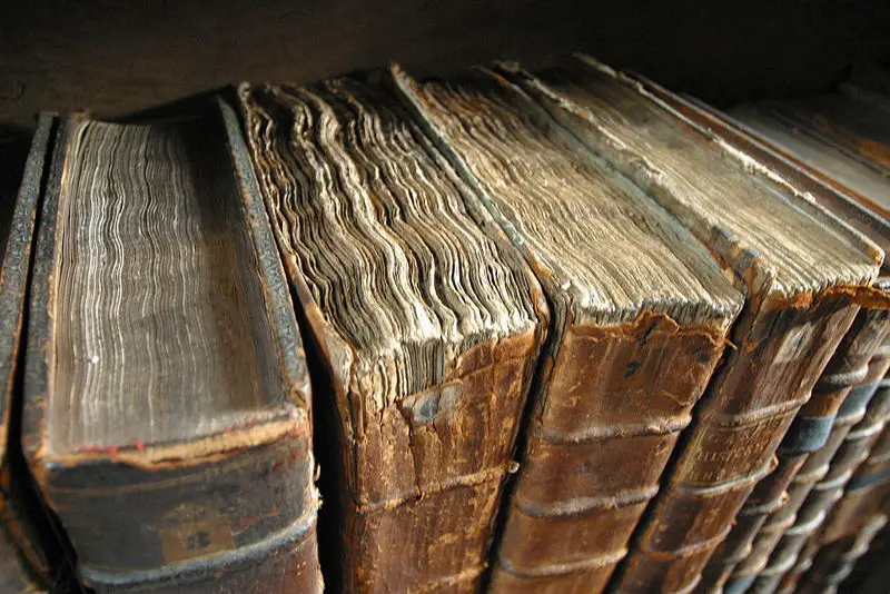 File:Old book bindings.jpg