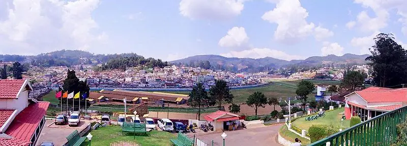File:Ootyviewpanaromaracecourse003pan.jpg