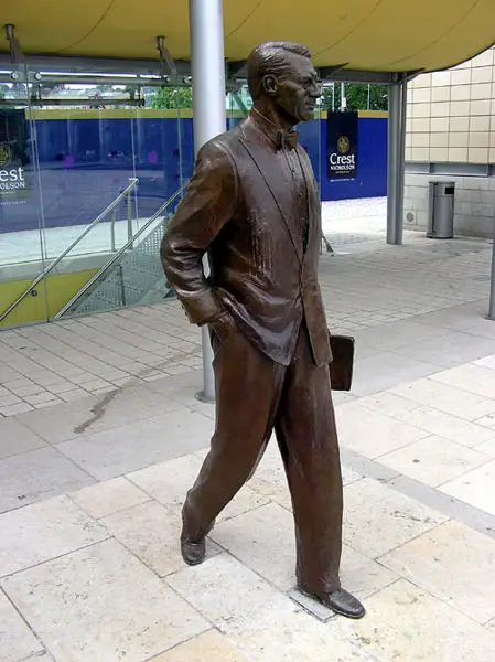 File:Cary Grant Statue.jpg