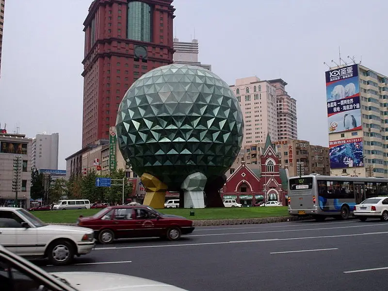 File:Friendship Square, Dalian.JPG