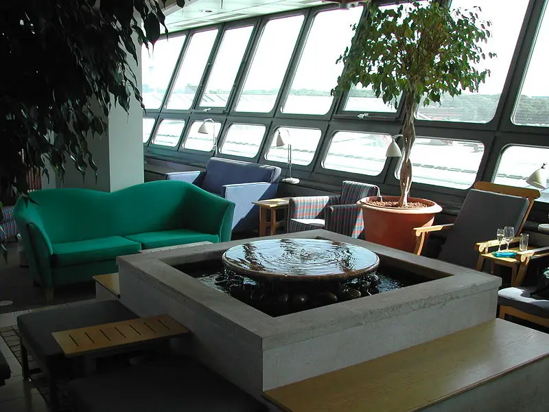 File:BALoungeTXL.JPG