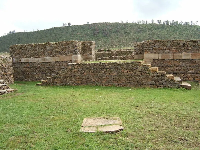 File:Ruins in Aksum, Ethiopia.jpg