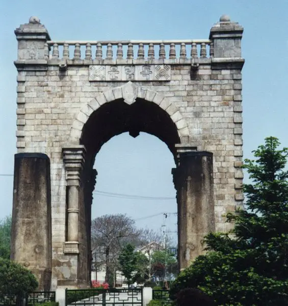 File:Independence Gate.jpg