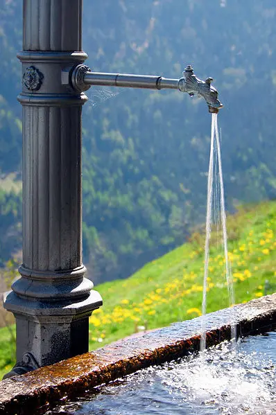 File:Fresh water fountain.jpg