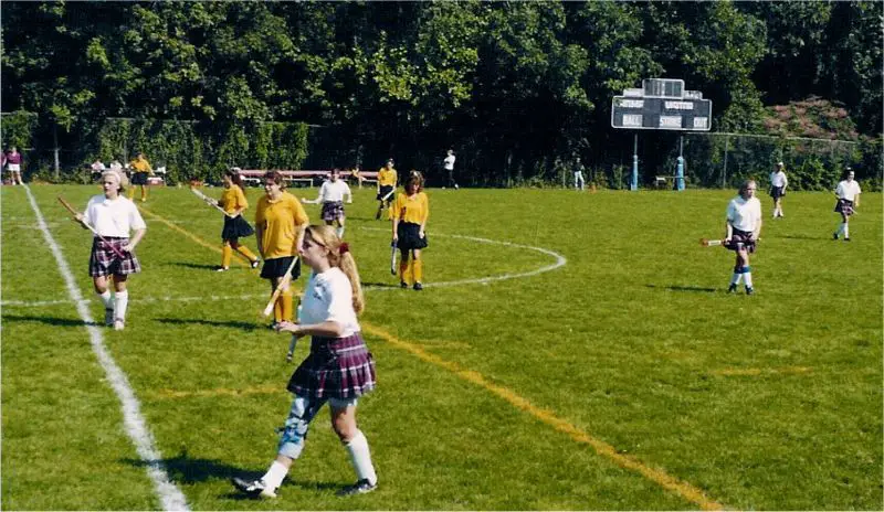 File:Girlsfieldhockey.jpg