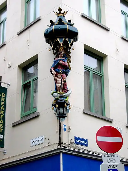 File:Antwerpstreetcorner.jpg