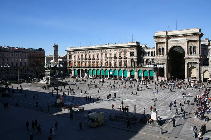 File:PiazzadelDuomoMilan.jpg
