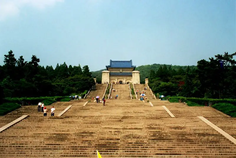 File:Sun yatse mausoleum.jpg