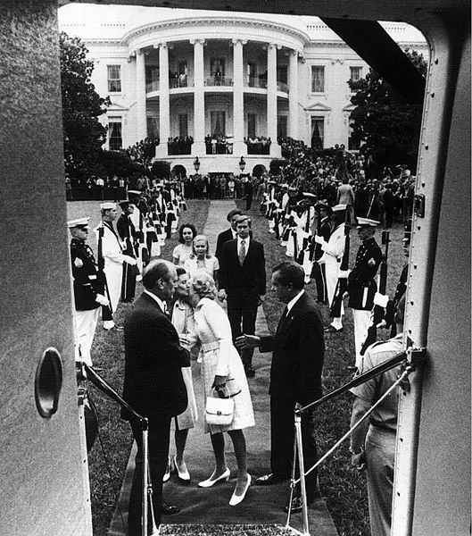 File:Nixon leaving whitehouse.jpg
