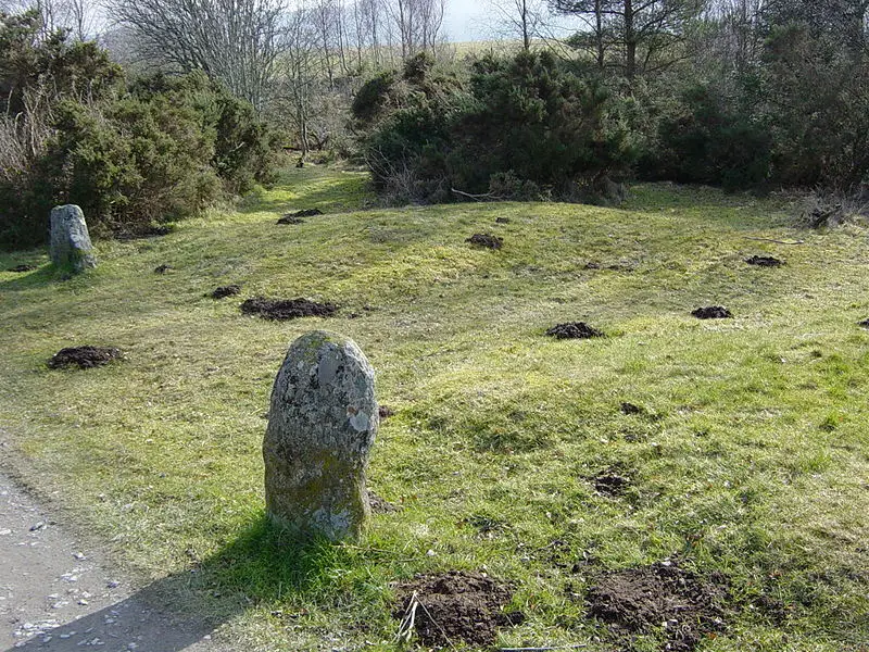 File:ClanGraves.jpg