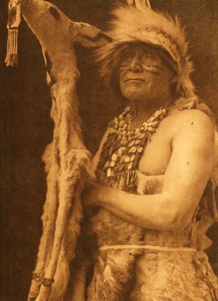 File:Hupa-indian-white-deerskin-dance-costume.jpg