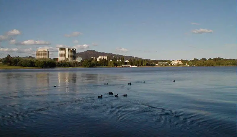 File:Lake Burley Griffin Canberra-MJC02.jpg